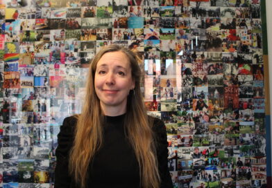 Therese Jonsson Szatek är konstnären bakom verken i ny utställning om kurser, kultur och kamp på Jakobsbergs Folkhögskola Folkhögskola