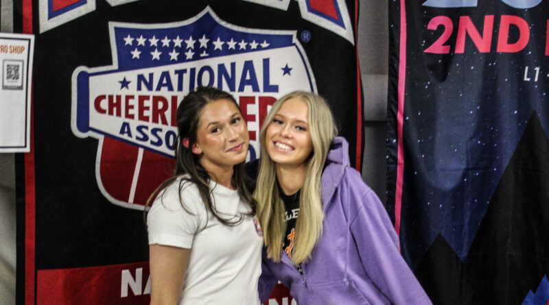 National cheerleading association. Mathilda Rösmark och Alva-Li Karlsson.