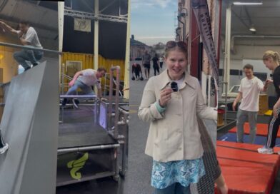 Lucy Aho testar parkour i Kallhäll. Brandon Sandén coachar.